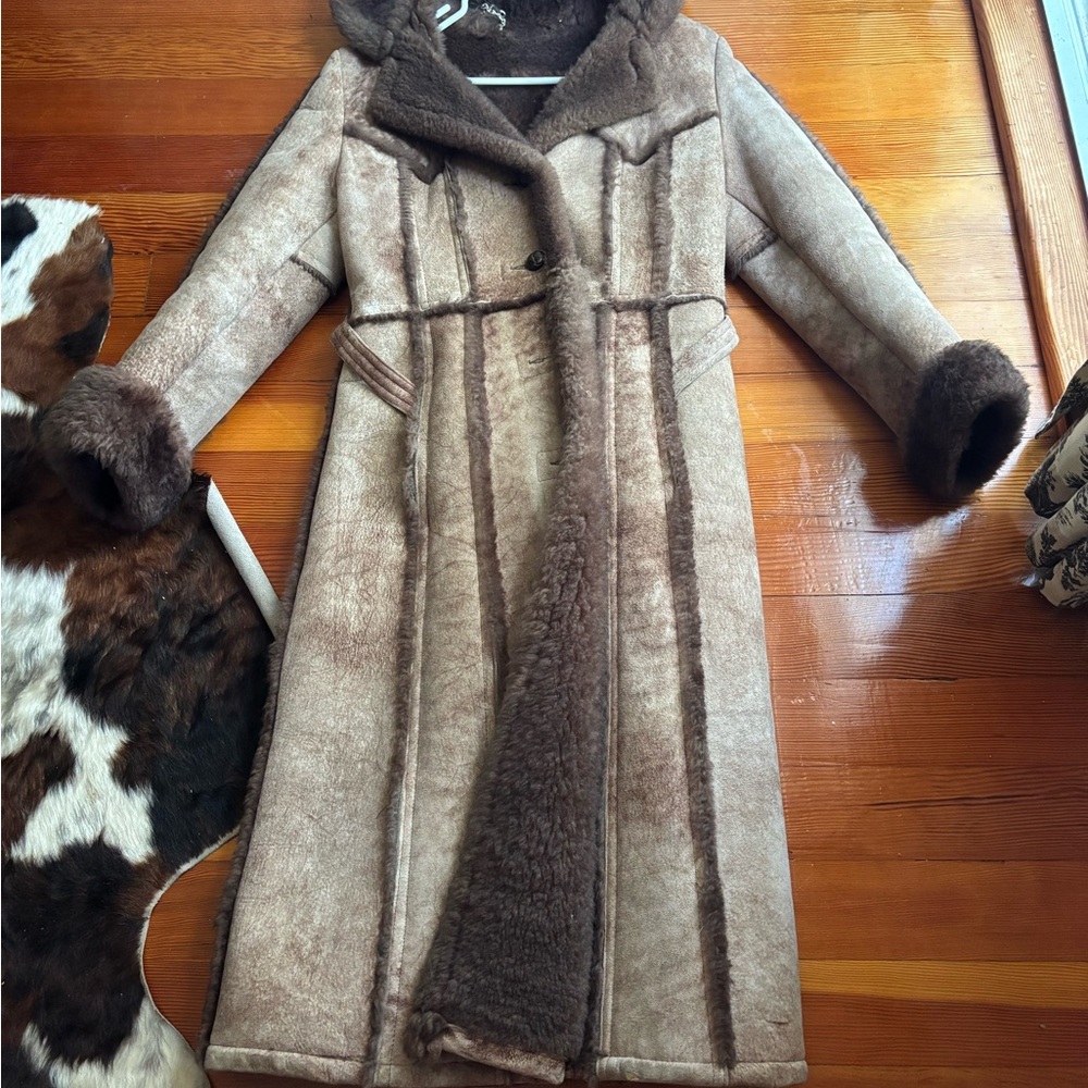 Elegant Brown Shearling Coat